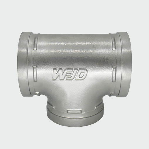 Lined plastic pipe fittings